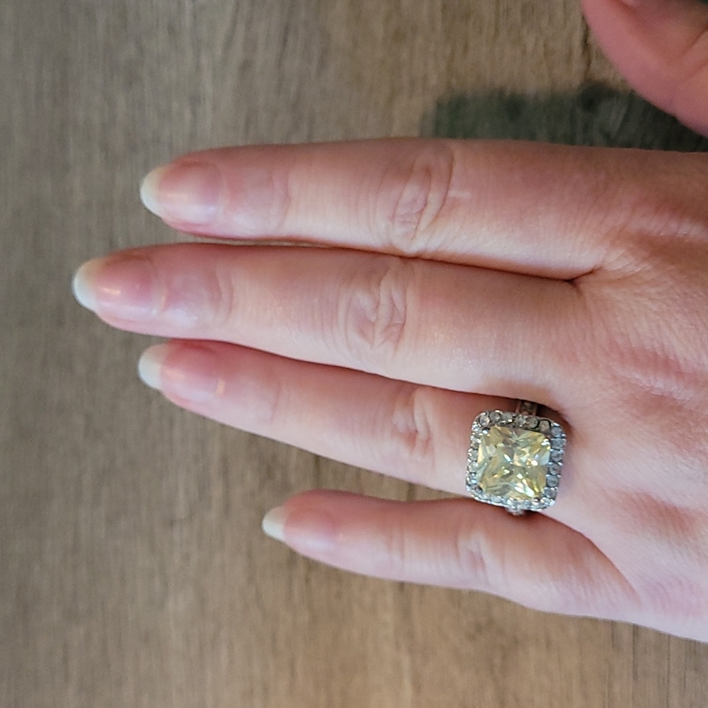 Ring, yellow cz, size 6
